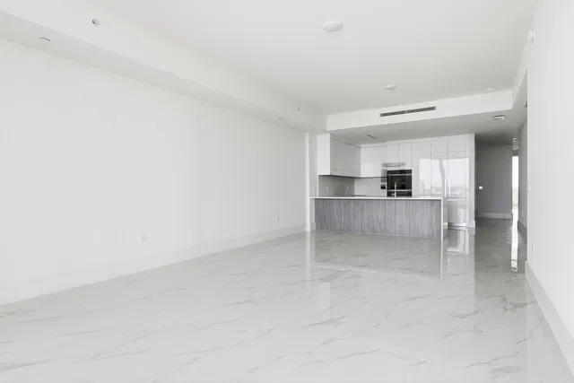Nautilus 220 Unit 804 photo 5