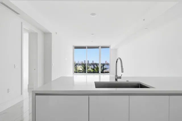 Nautilus 220 Unit 804 photo 13