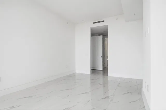 Nautilus 220 Unit 804 photo 21