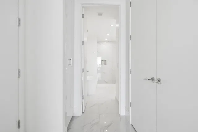 Nautilus 220 Unit 804 photo 22