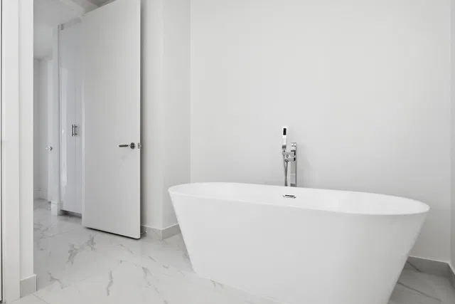 Nautilus 220 Unit 804 photo 26