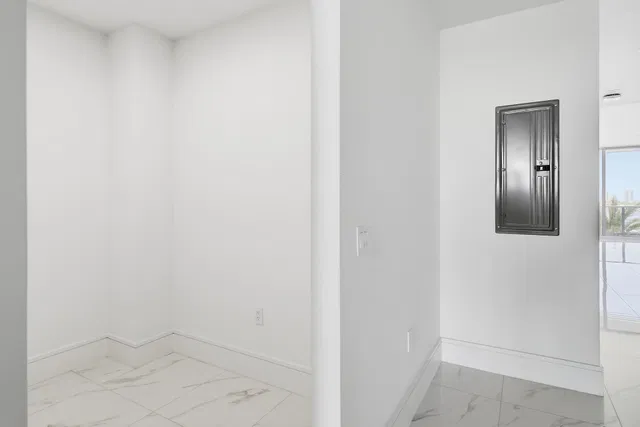 Nautilus 220 Unit 804 photo 31
