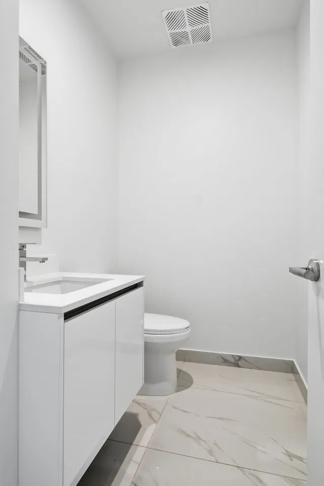 Nautilus 220 Unit 804 photo 33