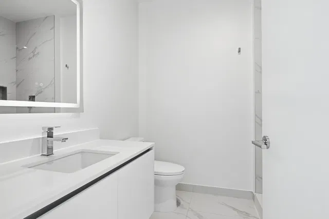 Nautilus 220 Unit 804 photo 38