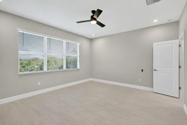 Residence photo 25