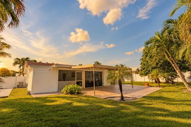 Palm Beach Shores Residence photo 9