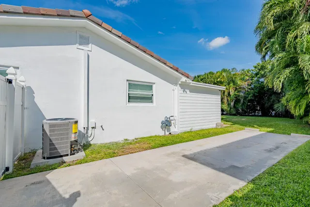 Palm Beach Shores Residence photo 10