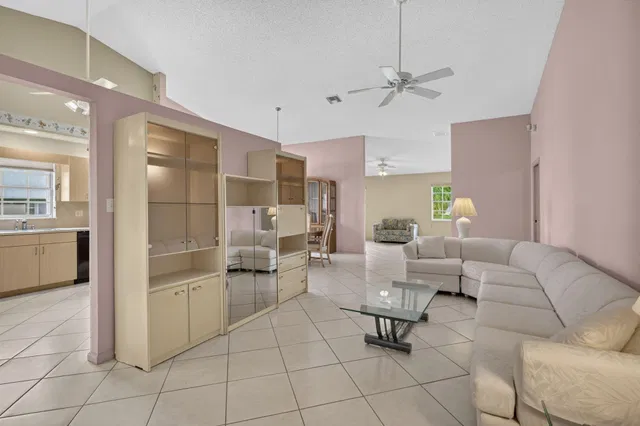  Residence photo 4
