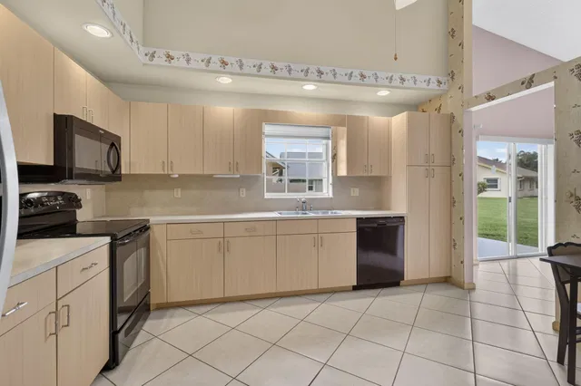  Residence photo 6