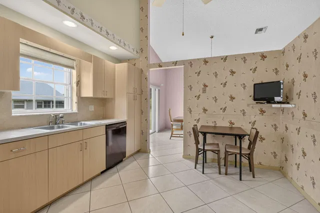  Residence photo 8