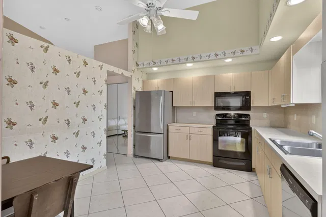  Residence photo 9