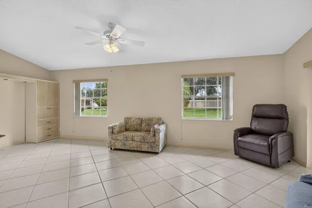  Residence photo 12