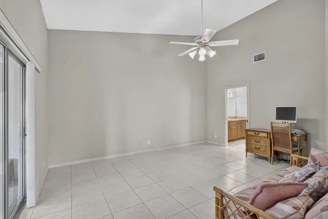  Residence photo 17