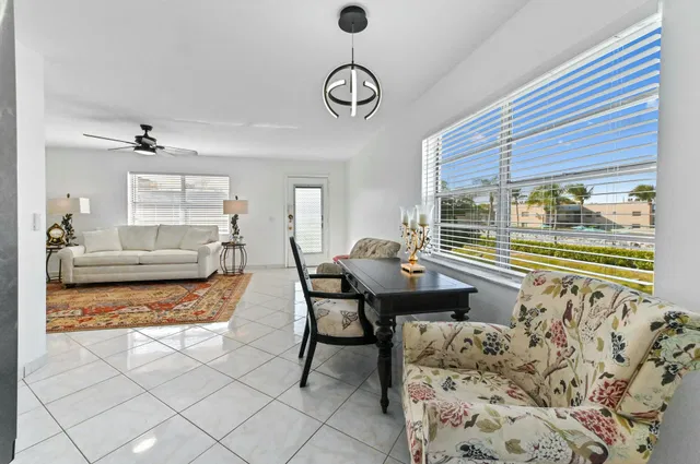 Residence photo 12