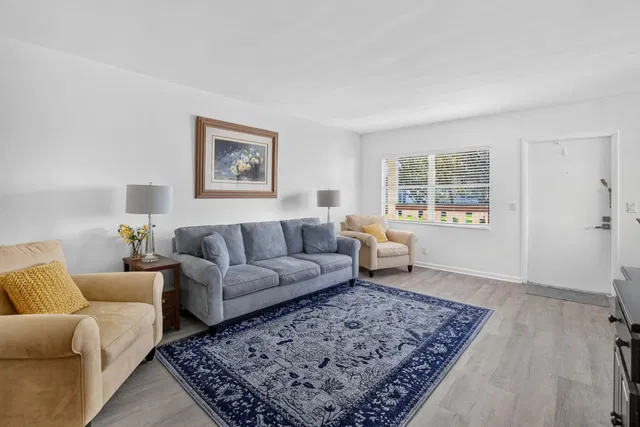  Residence photo 11