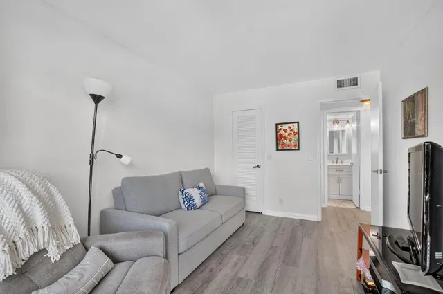  Residence photo 19
