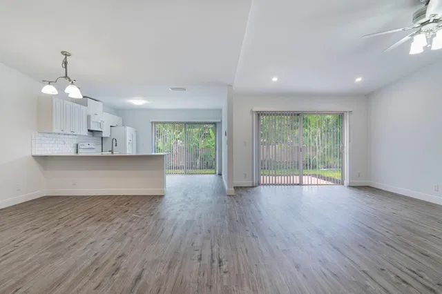 Residence photo 3