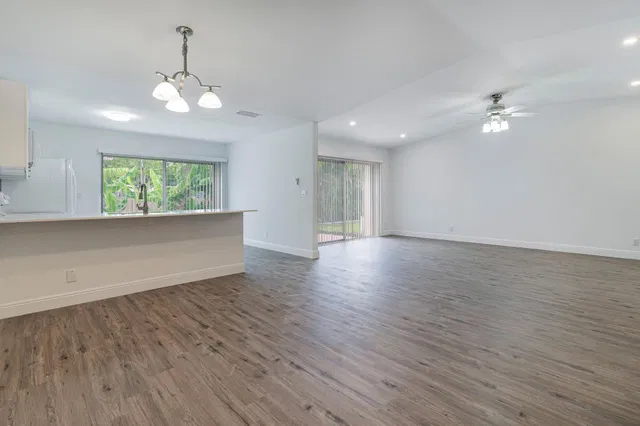 Residence photo 4