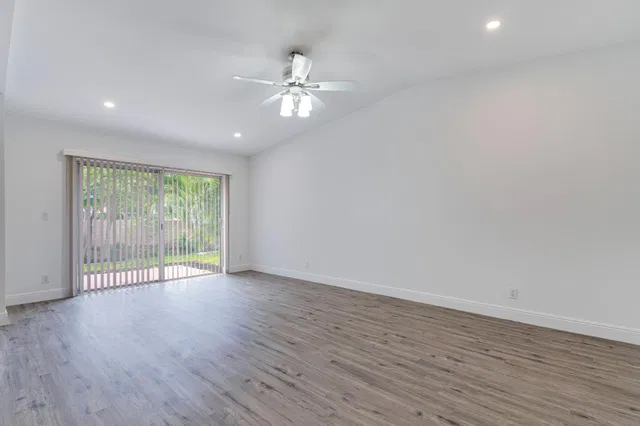 Residence photo 12