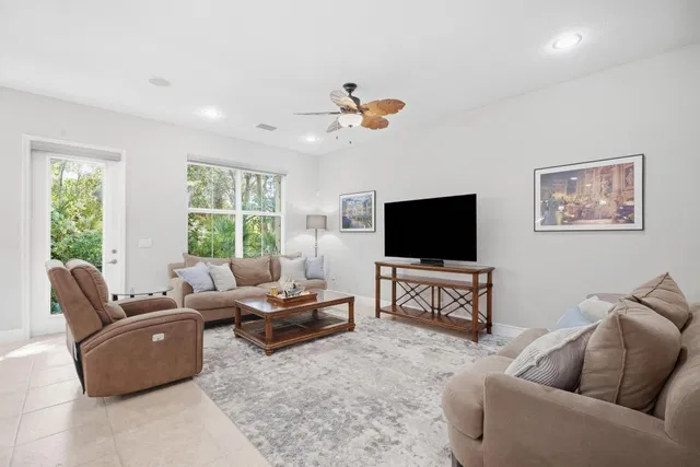 Residence photo 5