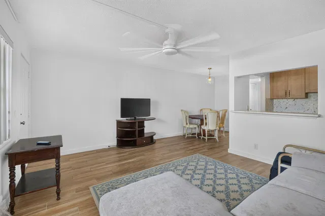  Residence photo 4