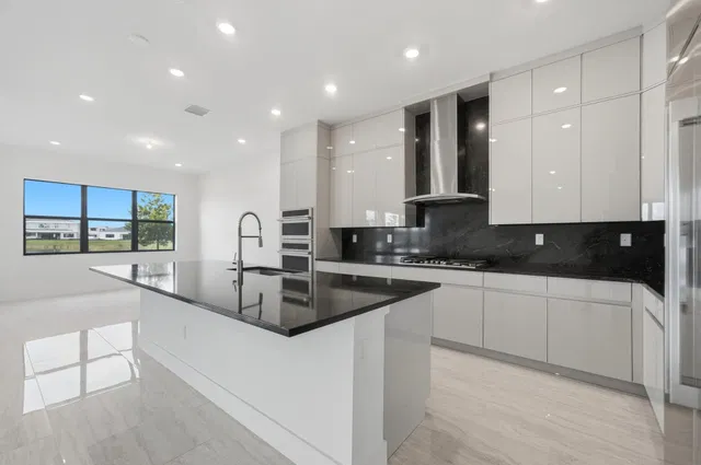 Whitmore Estates Residence photo 11