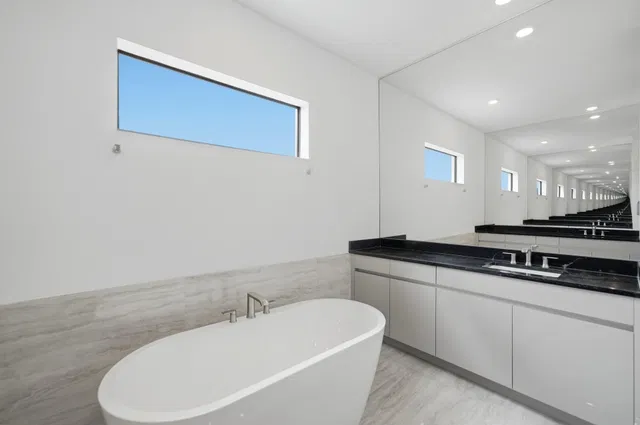 Whitmore Estates Residence photo 25