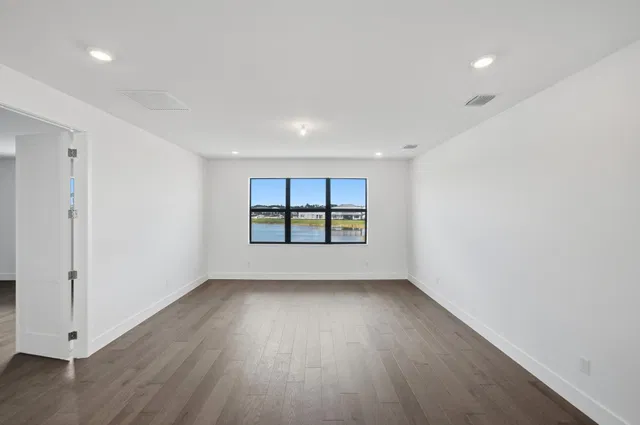 Whitmore Estates Residence photo 32