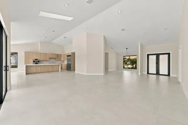  Residence photo 9