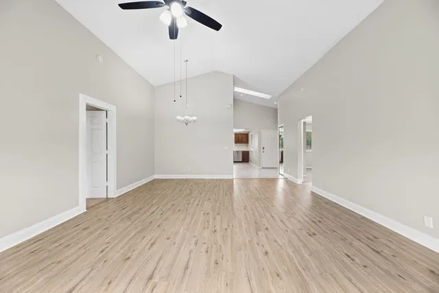  Residence photo 8