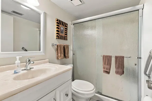 Unit 103 photo 17