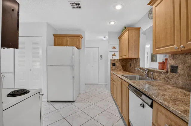  Residence photo 15