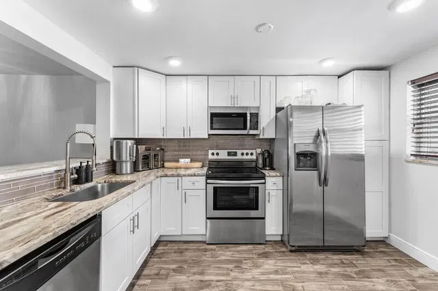 Unit 8030 photo 6