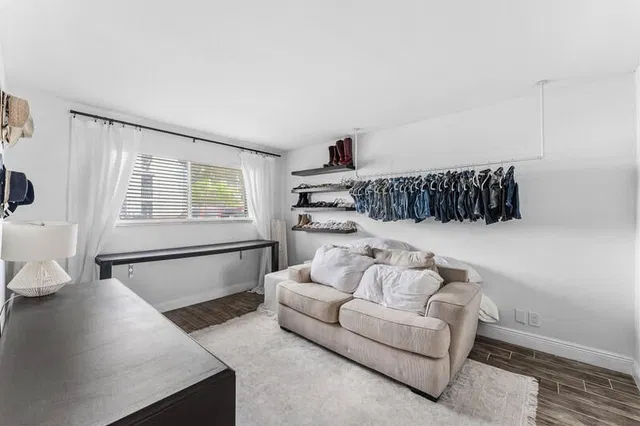 Unit 8030 photo 10