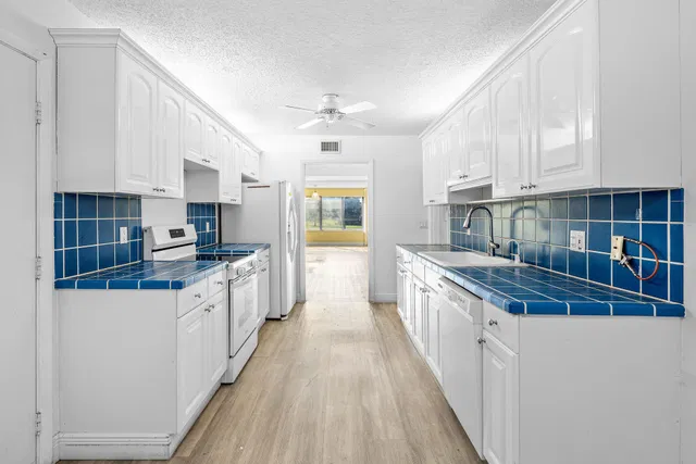  Unit 216 photo 4