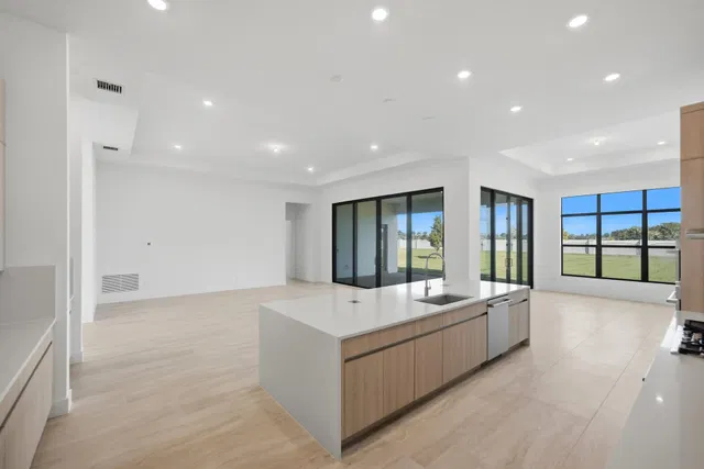  Residence photo 4