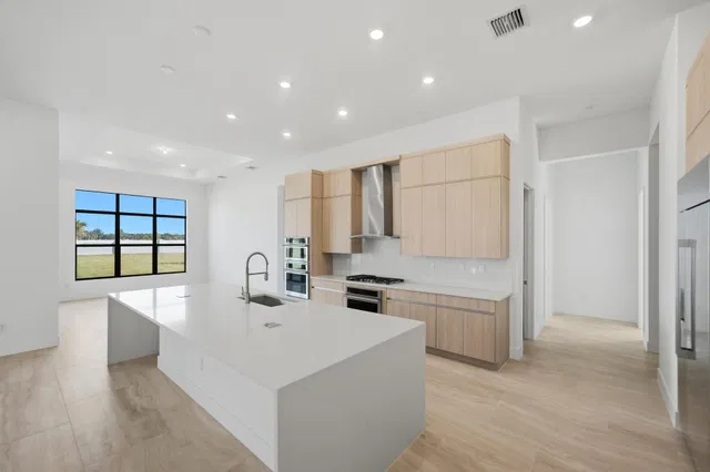  Residence photo 6