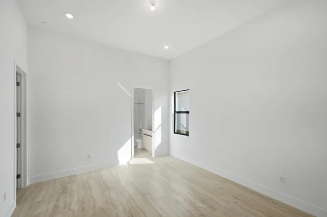  Residence photo 34