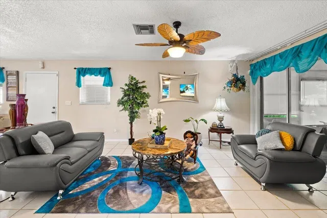 Unit 853 photo 8