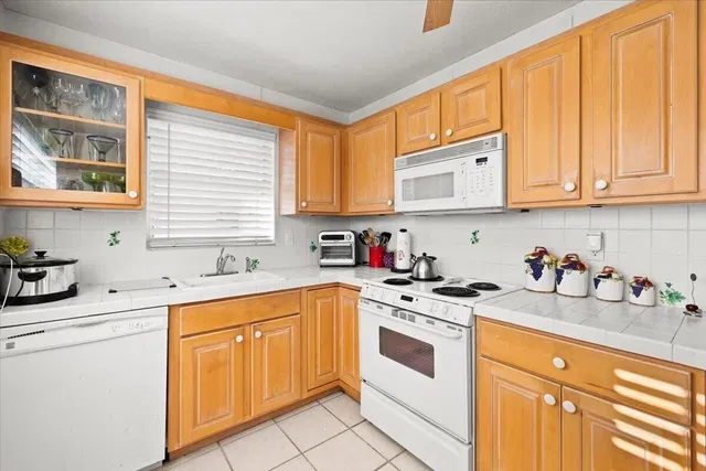 Unit 853 photo 13