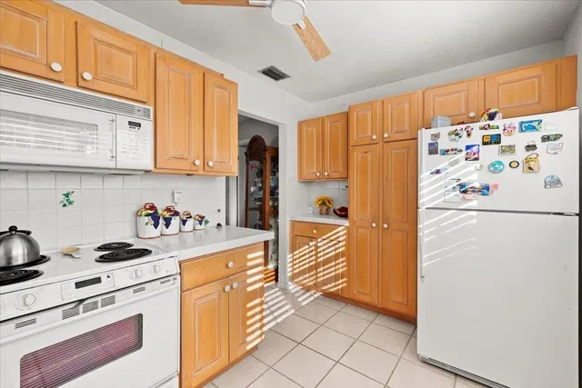 Unit 853 photo 14