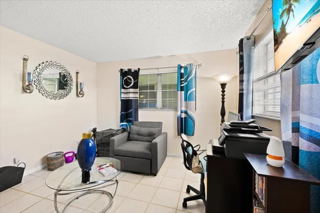 Unit 853 photo 20