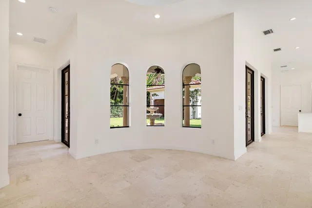  Residence photo 9