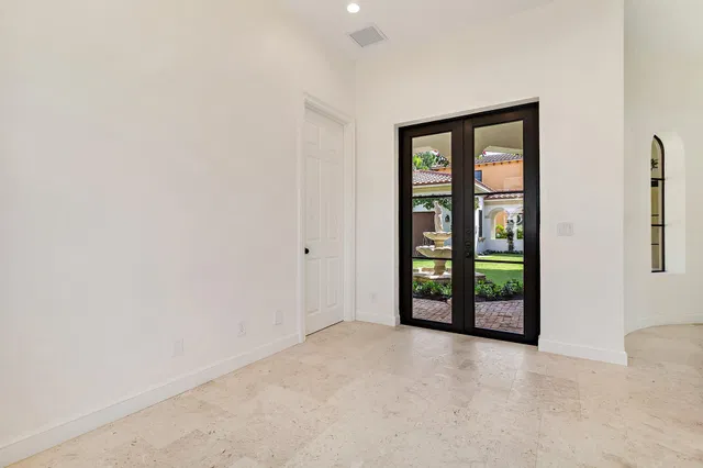  Residence photo 24