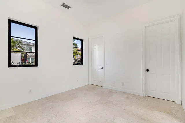  Residence photo 26