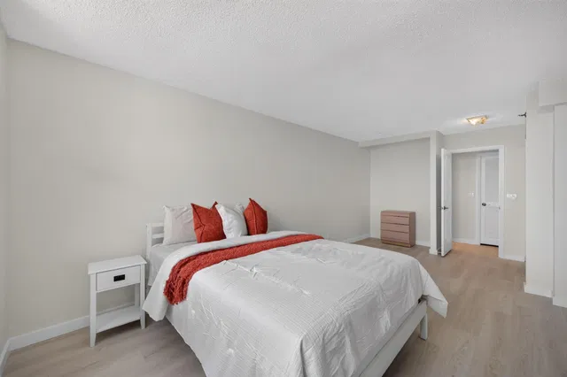  Unit 802 photo 32