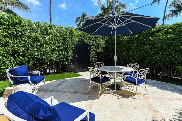 In-Town Palm Beach Unit 3 photo 4