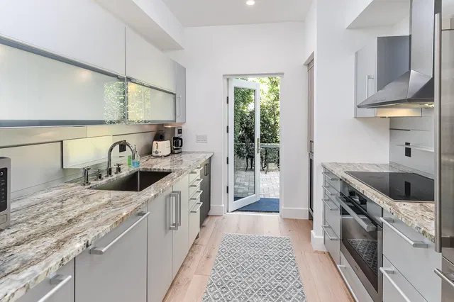 In-Town Palm Beach Unit 3 photo 7