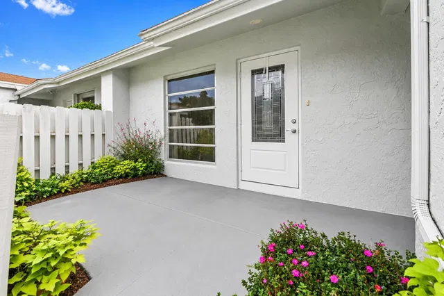 Residence photo 3