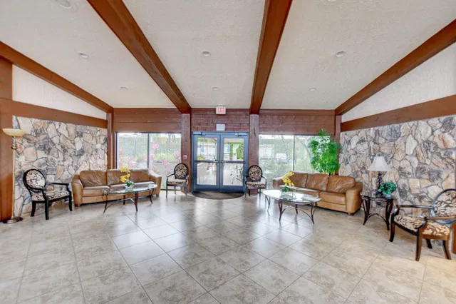 Residence photo 22